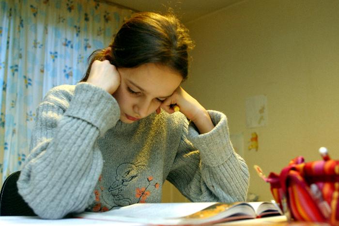 Die Hausaufgaben von Kindern mit Rechenschwäche dauern oft ewig.
